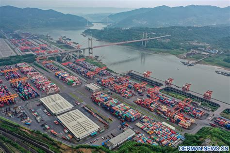 Fotoreportage Frachtumschlag Im Hafen Guoyuan Im S Dwesten Chinas