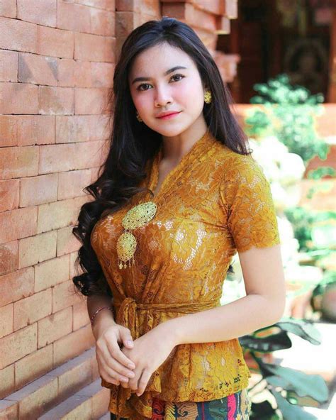 √ Model Kebaya Wanita Bali Yang Modis Dan Elegan Baliyaid