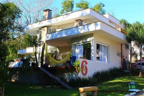 Venda de casa de alto padrão em condomínio no Itacorubi