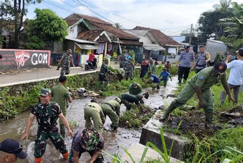 FOTO Gelar Karya Bakti Prajurit Kodim 0621 Kabupaten Bogor Bersih