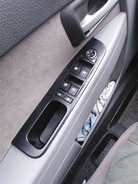 Сменил кнопки блока стеклоподъёмников — LADA Приора седан, 1,6 л., 2008 ...