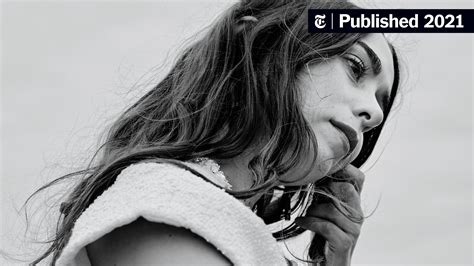 Cristin Milioti Is No One’s Accessory - The New York Times