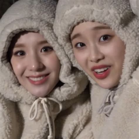 Loona Chuu E Heejin Imagem No We Heart It Kpop Girls Chuu Loona Gay Girl