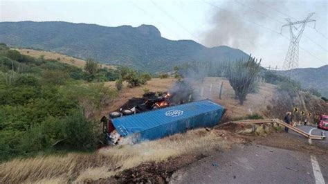 Dos Muertos Y Un Herido Deja Choque De Tr Ileres En La Siglo Xxi