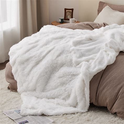 Bedsure Faux Fur Blankets Queen Size White Fuzzy Fluffy And