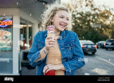 Fille blonde chaude Banque de photographies et dimages à haute résolution Alamy