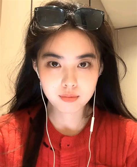 Hot girl mạng 23 tuổi gây sốt khi sở hữu nhan sắc bản sao y bản chính của mỹ nhân Vương Tổ