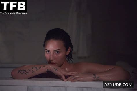 Demi Lovato Sexy Poses Naked In The Bathroom During The Vanity Fair Photoshoot AZNude