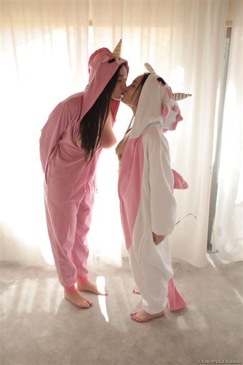 Tiny Babes With Natural Tits Gabriella Paltrova Karlee Grey Strip Together CoedCherry