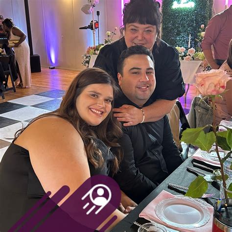 Employees are discussing the Barnes and Noble pay per hour online 25