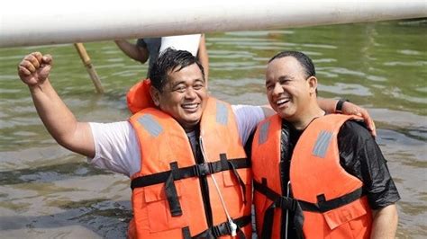 Momen Kocak Anies Baswedan Digebuk Pak Rt Hingga Nyebur Ke Waduk Saat