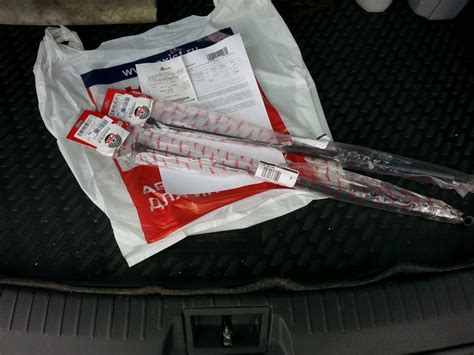 Задний амортизатор багажника. — Nissan Qashqai (1G), 1,6 л, 2013 года ...