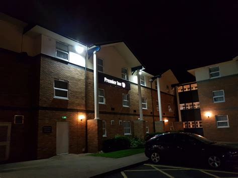 Directions to Premier Inn Wolverhampton City Centre via Bus or Rail 3