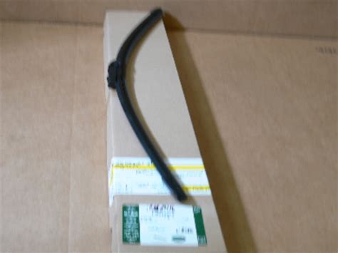 Genuine Land Rover Front Wiper Blade New Discovery 2017 On Rh New Oem Lr083272 Lr British