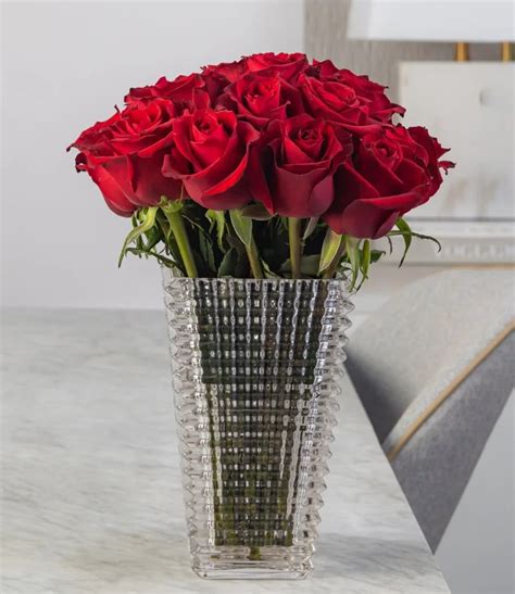 Luxury Red Roses Arrangement In Dubai Joi Ts