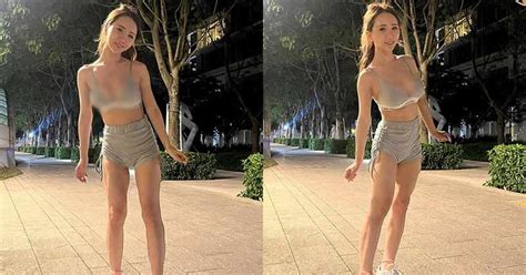 Ngượng chín mặt hot girl mặc đồ tập siêu ngắn chạy bộ ban đêm