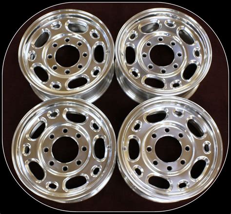 Chevy and GMC 2500 HD 2001-2010 Polished Eight Lug 16" Wheels