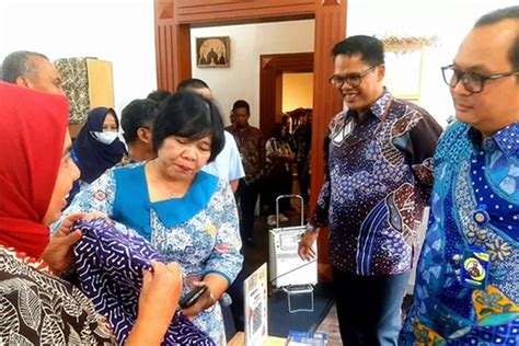 Galeri Kriya Wastra Dwipantara Jadi Etalase Kerajinan Dan Batik Dari