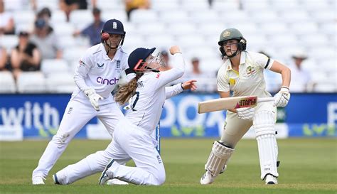 Tammy Beaumont attempts to field at silly mid-off | ESPNcricinfo.com