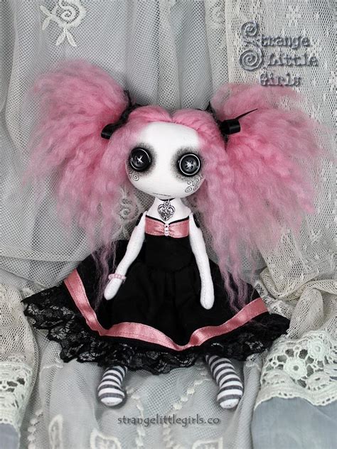 Strange Little Girls With Images Gothic Dolls Cute Dolls Art