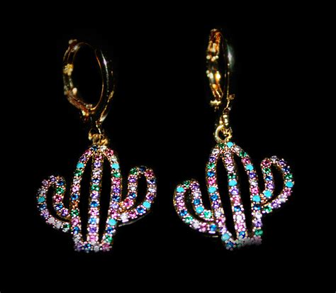 Massiel Canela Aretes Cactus Con Zirconia De Colores