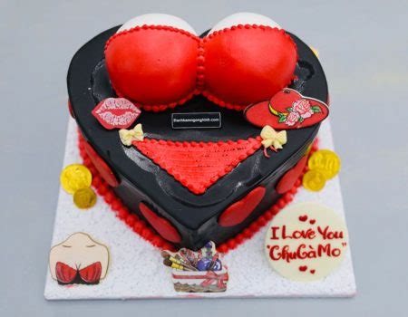 Bánh sinh nhật tạo hình 3d cặp vú căng tròn và bikini màu đỏ đẹp độc đáo Bánh Kem Ngộ Nghĩnh