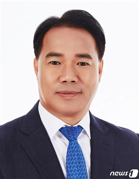 이용주, 후보 등록하는 날 100대 민생공약 발표 : 네이트 뉴스