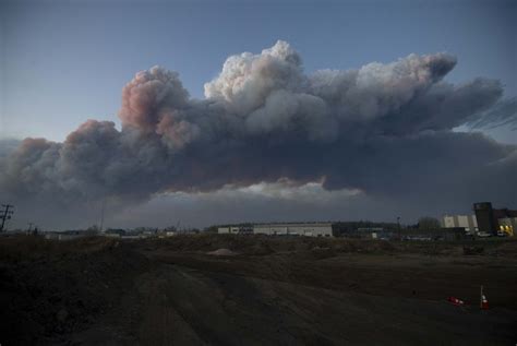 Kebakaran Hutan Meluas Provinsi Alberta Di Kanada Umumkan Keadaan