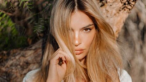 Emily Ratajkowski Became A Sexy Blonde Pics Video The Fappening