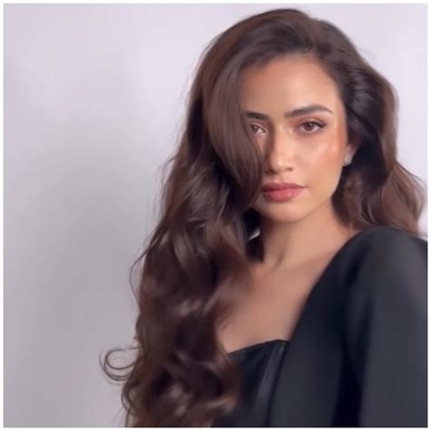 Sana Javed Is Too Hot To Handle In Sexy Black Corset Pictures Lens