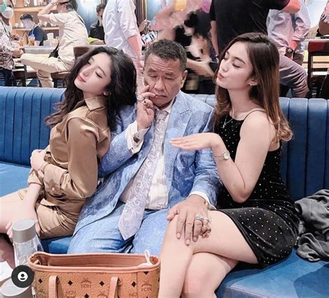 Digaji Fantastis Berikut Foto Tengil Hotman Paris Bersama Aspri