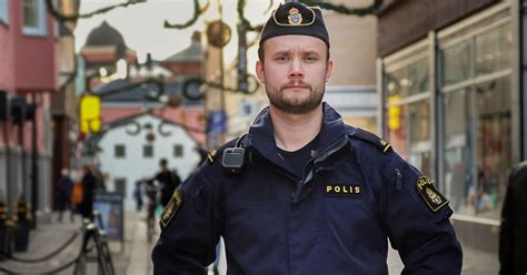 Polis Som Ska Ha Blivit Erbjuden Sex Man Blir Illa Till Mods Svt Nyheter