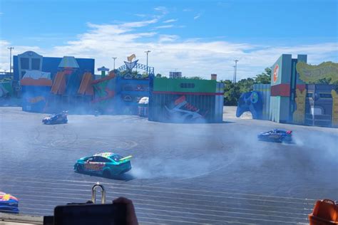 Vale Levar Seu Filho Ver O Show Do Hot Wheels No Beto Carrero