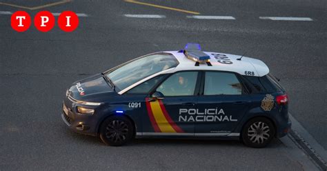 Furto A Luci Rosse In Spagna Rubati Sex Toys Placcati In Oro 24 Carati