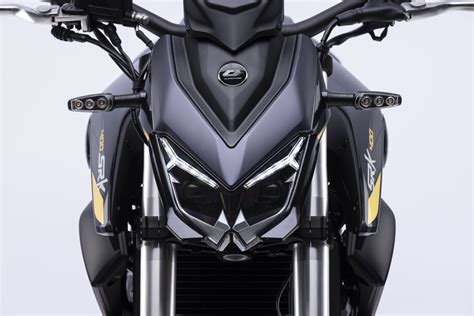 QJ Motor SRK Moto Naked Andar De Moto