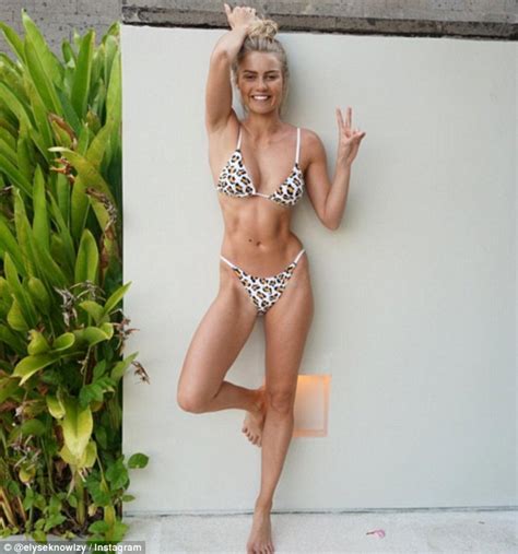 Elyse Knowles Dances Around In A Skimpy Bikini On Instagram Daily Mail Online