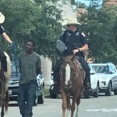 Homem Negro Amarrado Por Policiais Nos Eua Pede Indeniza O De R