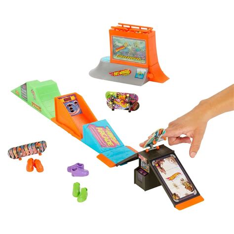 Hot Wheels Skate Skate Aquarium Arcade Skatepark Bundle Playset Mattel Toys ToyWiz