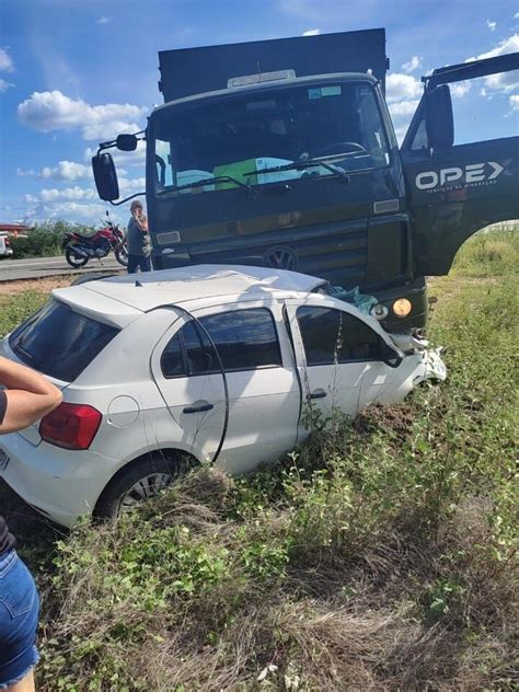 Acidente Entre Carro E Carreta Mata Duas Pessoas Em Trecho Da Br Em