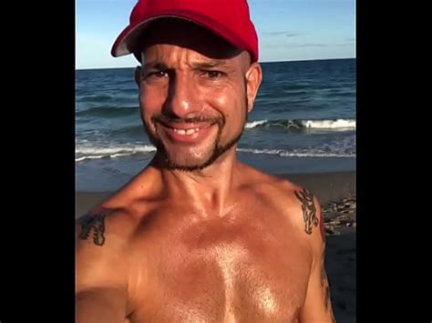 LA ESTRELLA DEL PORNO SALVAVIDAS XVIDEOS