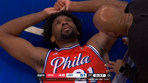 Nba Embiid Zn W Pad Na Parkiet W B Lu Sixers Podj Li Ju Decyzj