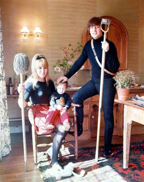 Photos of John Lennon With His First Wife Cynthia at Their Home in 1965 ...