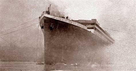 Great dramatic image of Titanic at launch. 1911 : r/titanic