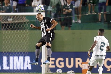 Marçal lamenta derrota do Botafogo para o Goiás no Brasileirão