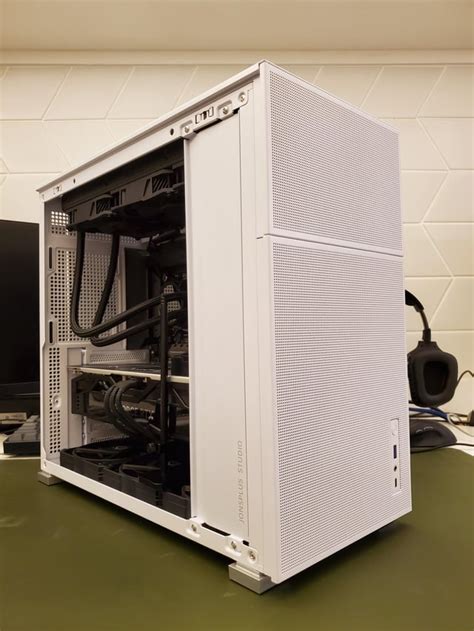 Maximum Effort Jonsbo D41 ATX build with case size comparison : r/mffpc