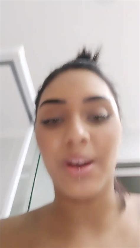 Brunette Paying Titty During Video Call With Friend Cnn Amador