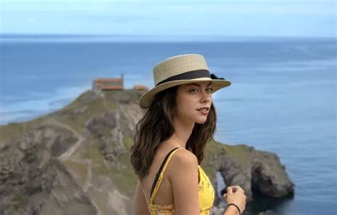 Wallpaper Girl Summer Beach Ocean Coast Hat Brunette Vacation For Mobile And Desktop