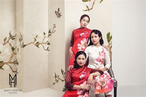 Heo Mi Nhon cùng dàn hot mom không hẹn mà gặp trong bộ áo dài che khuyết điểm độc đáo