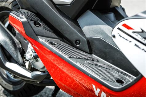 Revista Scooter Nuevos Yamaha Aerox R Y Aerox R Naked 2014