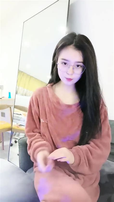 Hot Vietnamese Girl Showing Her Pussy